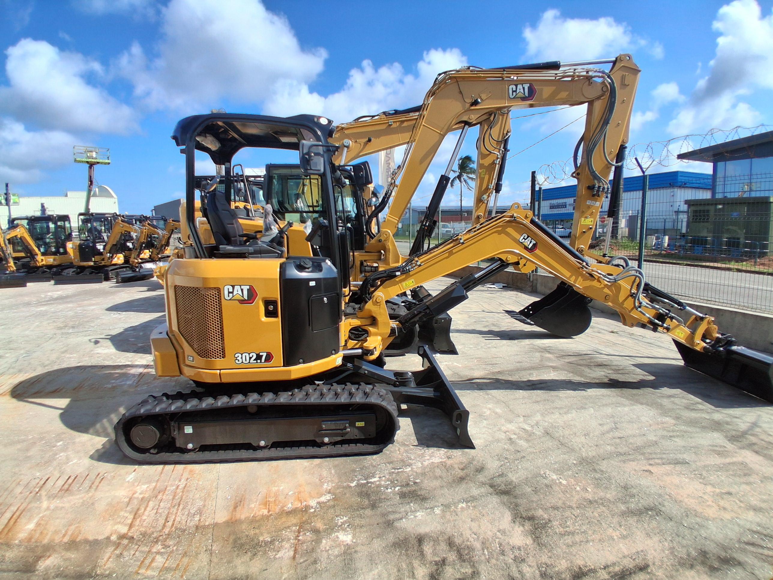 Nouvel arrivage Caterpillar : mini-pelles, chargeuses et tombereaux ...